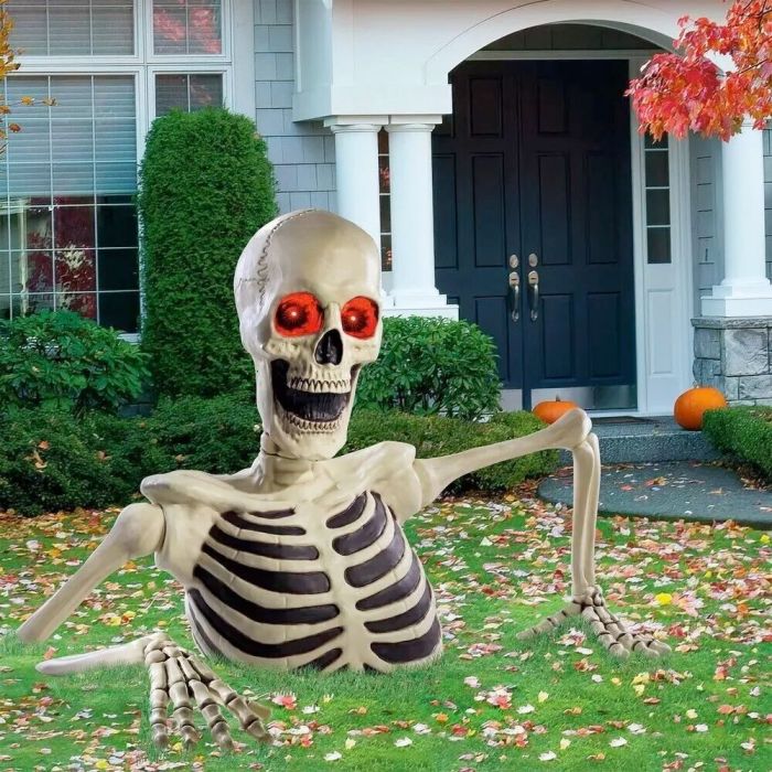 🎃Halloween Pre-sale 50% OFF🔥–Towering Skeleton with LED Eyes & Haunting Sounds👻（Limited Stock）